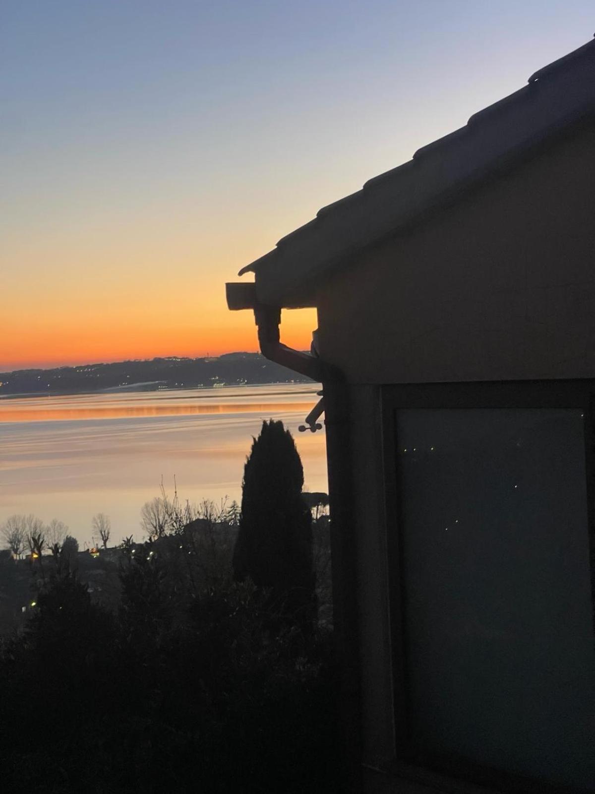 Sguardo Sul Lago Trevignano Romano Ngoại thất bức ảnh